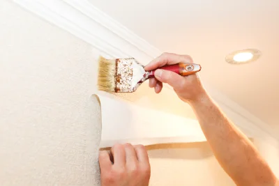Pose de papier peint à Étriac — revêtements muraux et toiles de verre